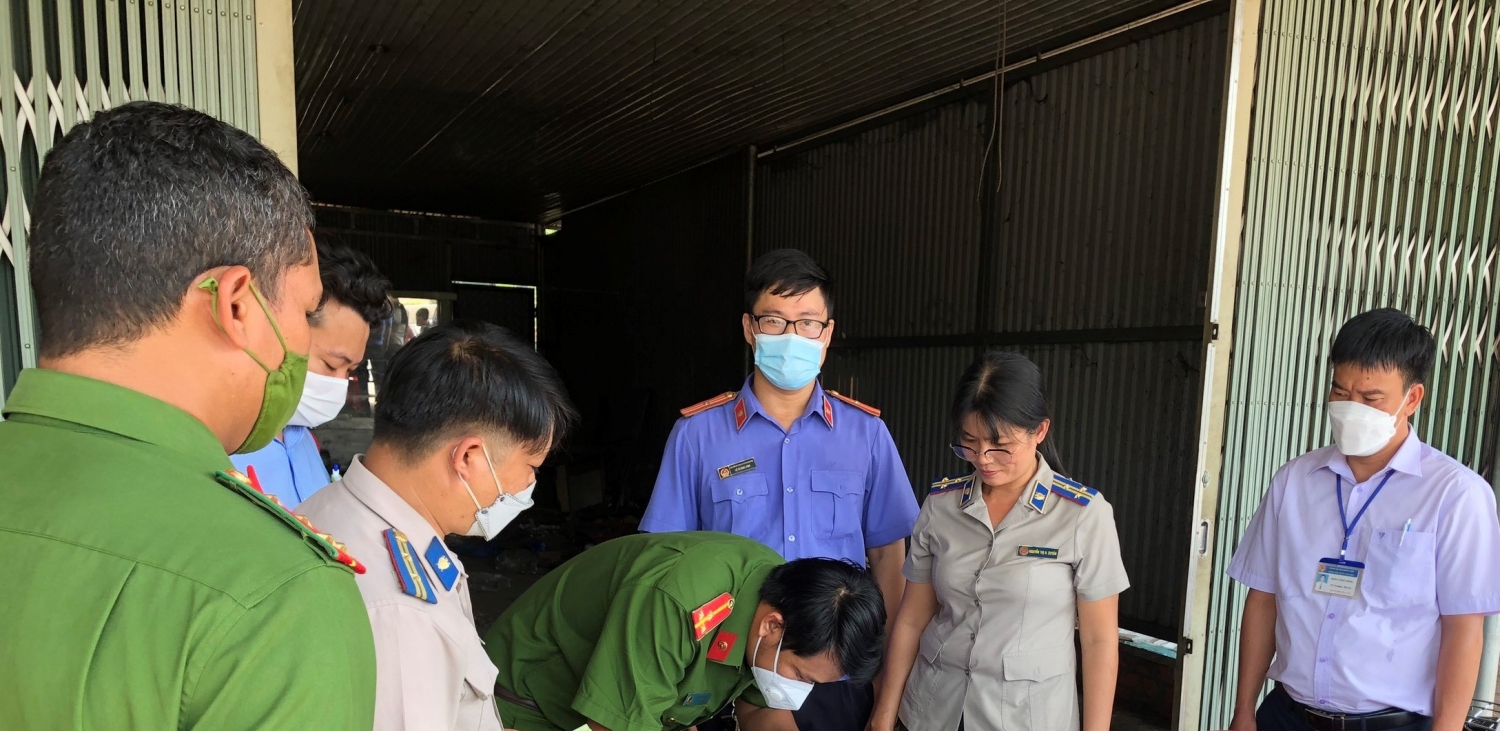 Viện kiểm sát nhân dân huyện Đồng Phú kiểm sát hoạt động cưỡng chế giao tài sản là quyền sử dụng đất và tài sản gắn liền với đất trong công tác thi hành án dân sự