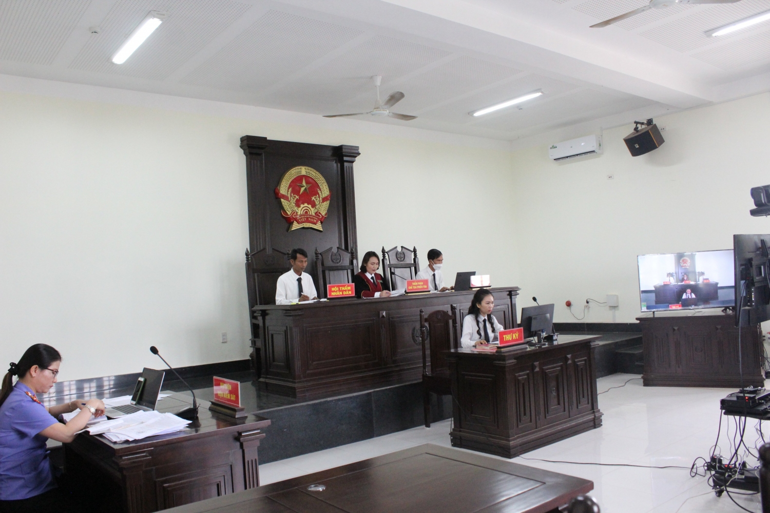 Tòa án nhân dân và Viện kiểm sát nhân dân tỉnh Bình Phước phối hợp mở phiên tòa trực tuyến xét xử sơ thẩm vụ án hành chính