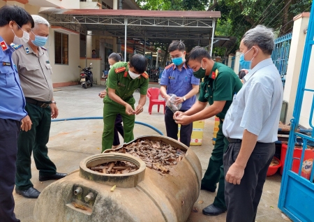 Viện Kiểm sát nhân dân thị xã Bình Long kiểm sát việc tổ chức tiêu hủy 224 bệ pháo hoa và 03 bịch pháo bi trong vụ án “Buôn bán hàng cấm”