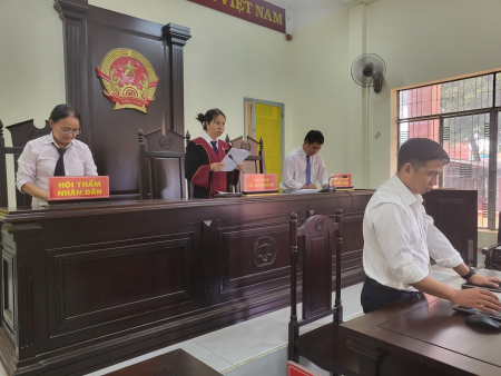 Viện kiểm sát nhân dân huyện Bù Đăng tổ chức phiên tòa xét xử rút kinh nghiệm vụ án hình sự; kết hợp công tác tự đào tạo, đào tạo tại chỗ nâng cao chất lượng đội ngũ Kiểm tra viên, công chức của đơn vị.