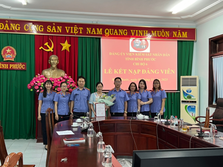 Chi bộ 6 Viện kiểm sát nhân dân tỉnh Bình Phước  tổ chức lễ kết nạp đảng viên mới