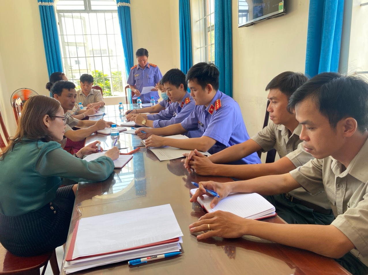 Viện kiểm sát nhân dân huyện Bù Đăng trực tiếp kiểm sát hoạt động thi hành án dân sự tại Chi cục thi hành án dân sự huyện Bù Đăng.